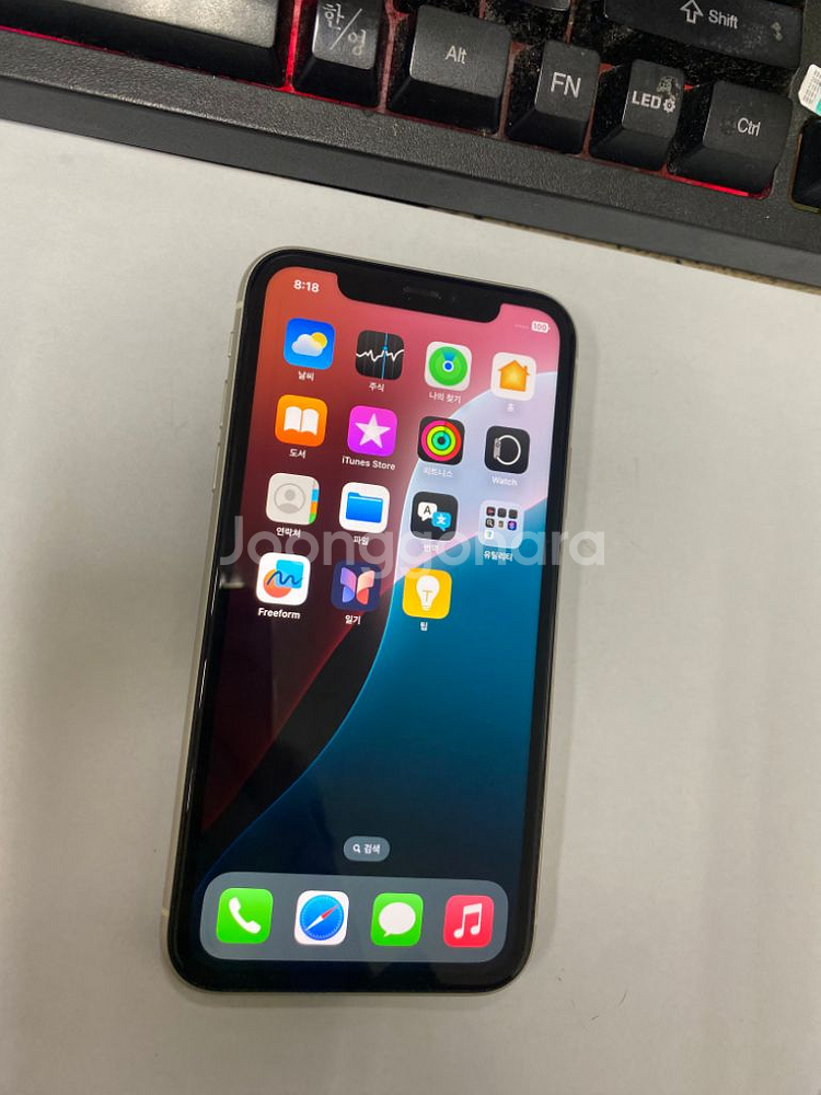 아이폰11 화이트 외관SS급 64GB 배터리100%--1