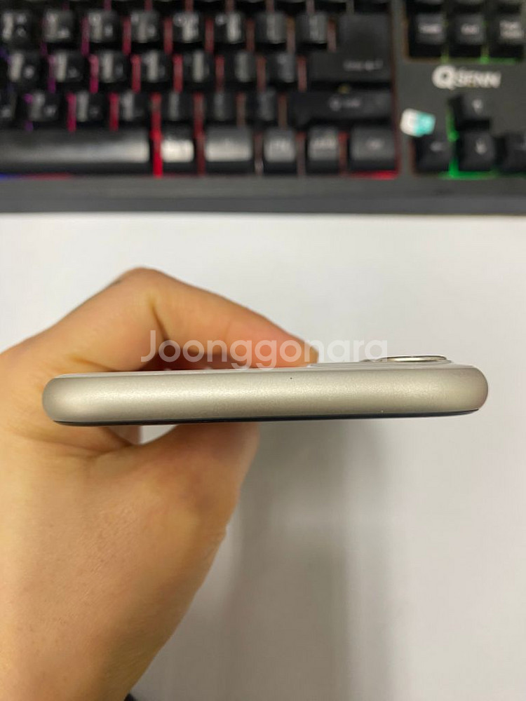 아이폰11 화이트 외관SS급 64GB 배터리100%--3