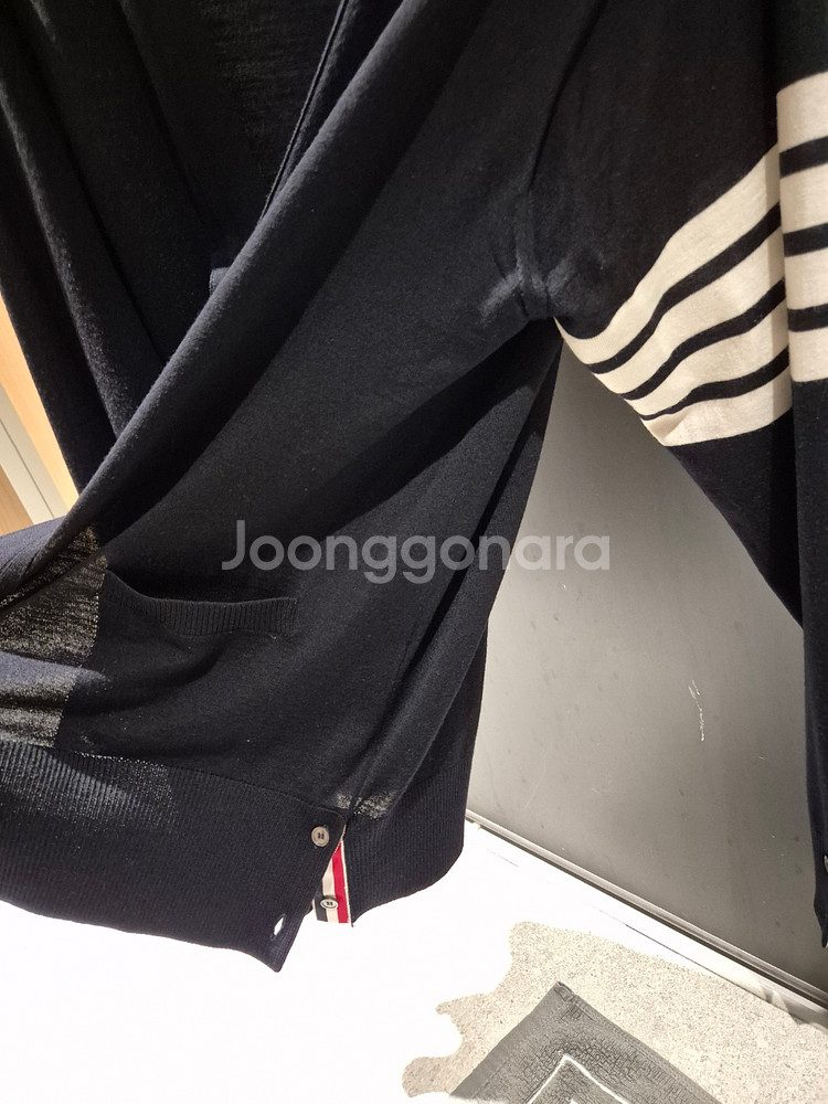 (정품)톰브라운 메리노울 가디건 남성--3