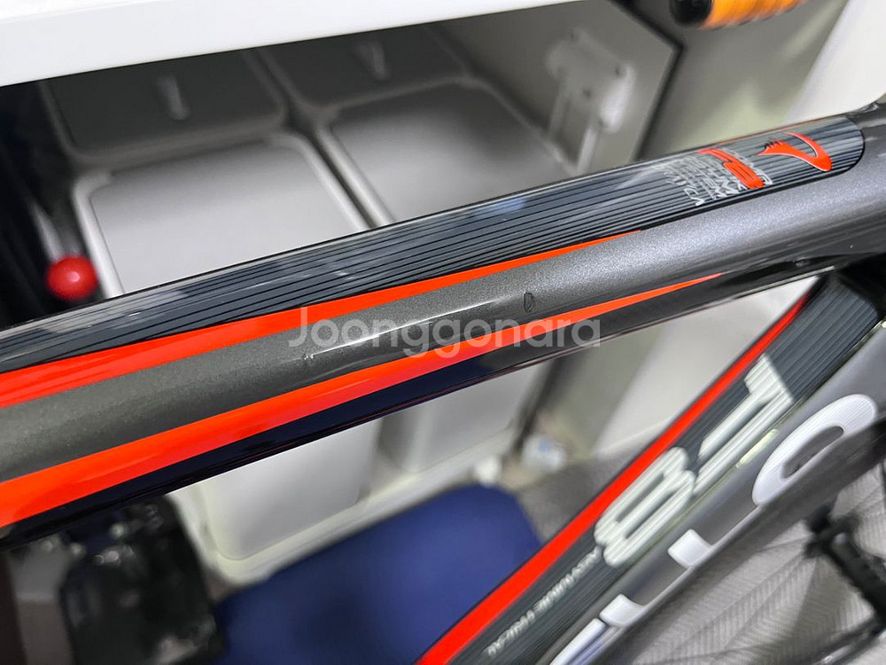 피나렐로 도그마 F8 티타늄 컬러 팝니다--4