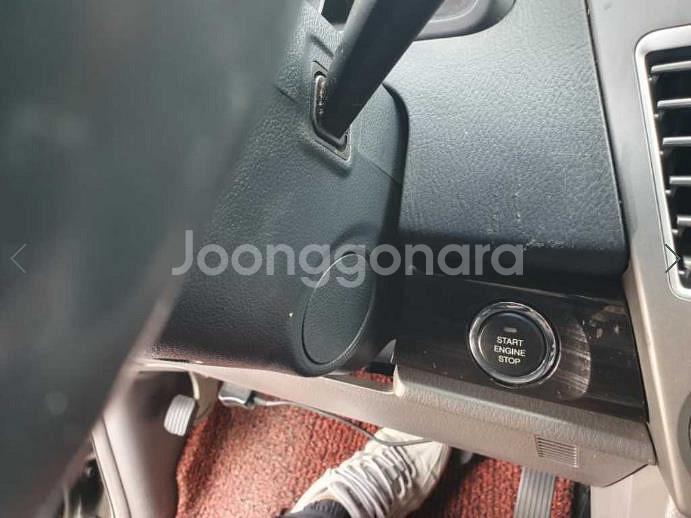 @16년식 코란도 투리스모 2.2 샤토 4WD 9인승--3