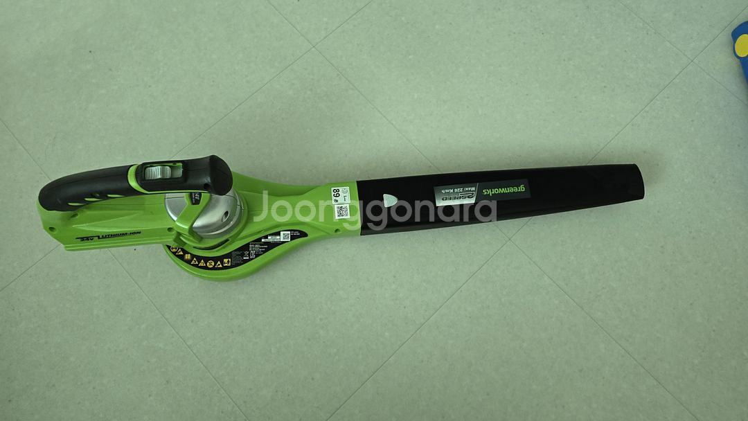 그린웍스24v 잔디깍기 예초기 정전기 블로워등등 많아요--4