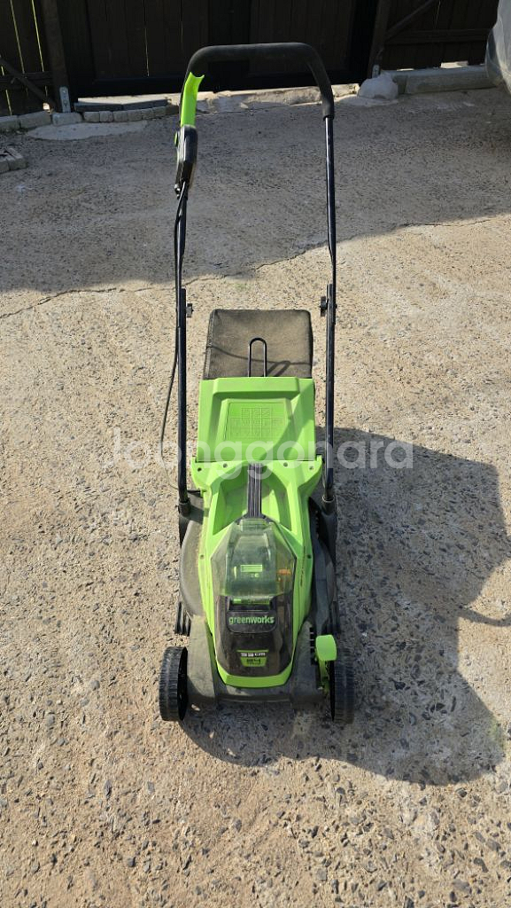 그린웍스24v 잔디깍기 예초기 정전기 블로워등등 많아요--1