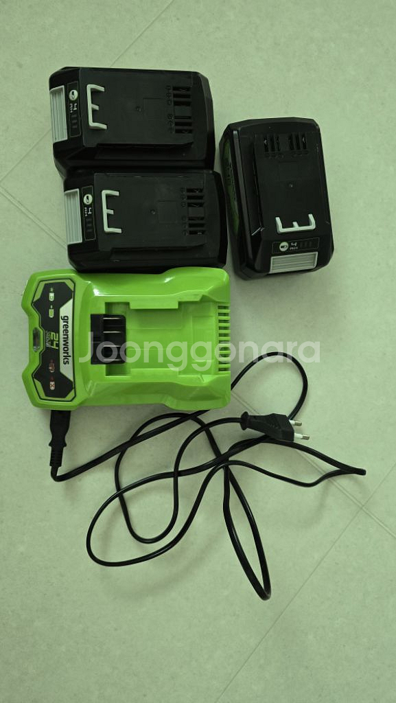 그린웍스24v 잔디깍기 예초기 정전기 블로워등등 많아요--3