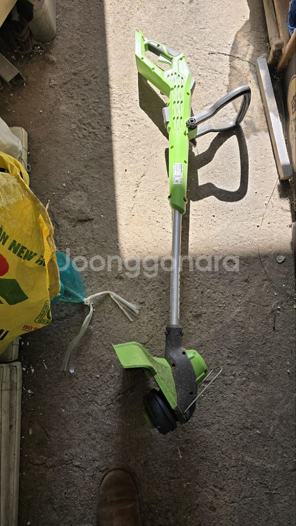 그린웍스24v 잔디깍기 예초기 정전기 블로워등등 많아요--7