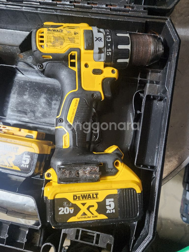 디월트 18v 충전드릴 DCD791 팝니다--2
