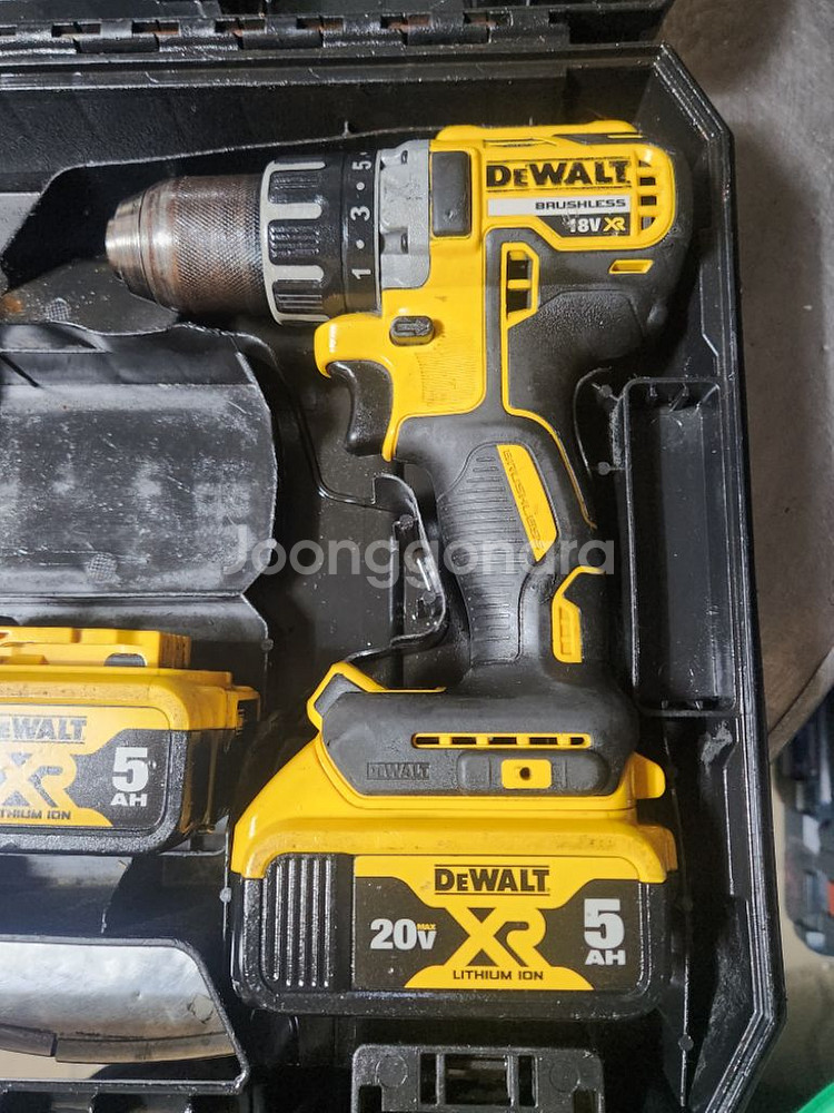 디월트 18v 충전드릴 DCD791 팝니다--1