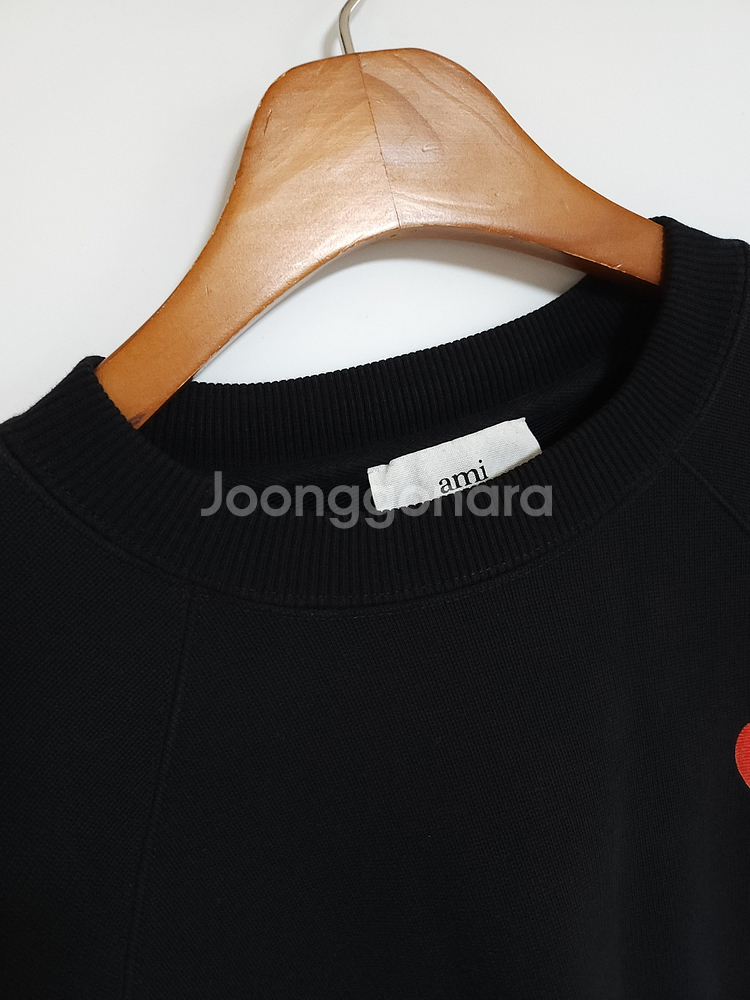 M 아미 블랙 빅하트 남녀공용 맨투맨 SPEUSW022--1