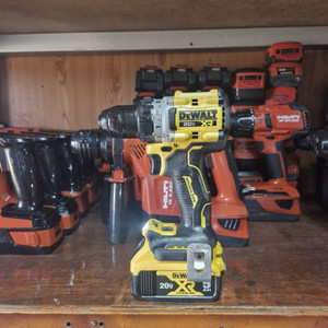 디월트충전드릴 DCD800. 3세대신형.최상급.4번