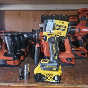 디월트충전임팩렌치DCF922배터리포함.4-1번