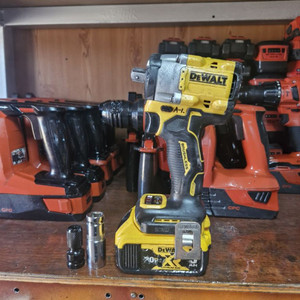 디월트충전임팩렌치DCF922배터리포함.A-1번