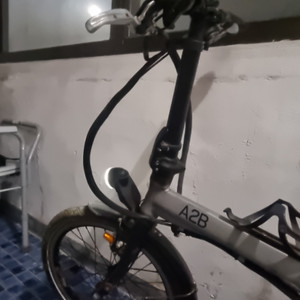 영국 A2B 전기자전거 배터리분실임 일괄 부품판매