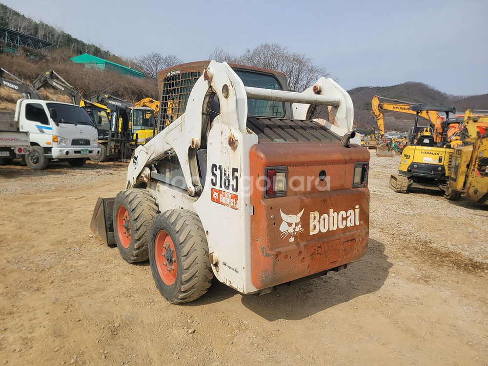 중고스키로더매매 밥캣 S185 06년 상태 좋습니다.--5