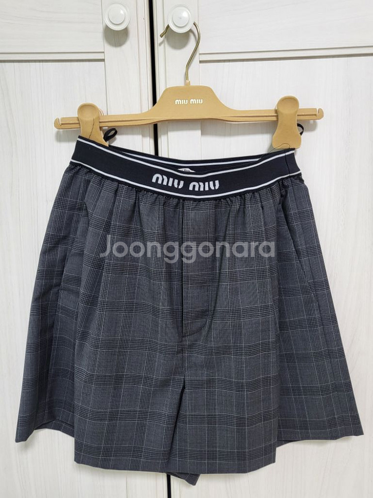 미우미우 정품 반바지--0
