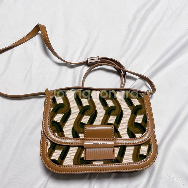 찰스앤키스 크로스백--1