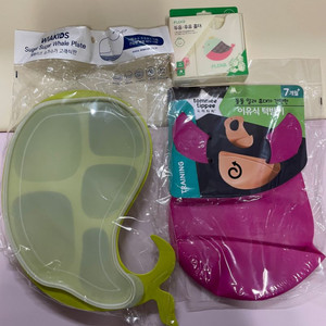 위아키즈 고래 식판과 토미피티 턱받이/ 우유홀더 모두