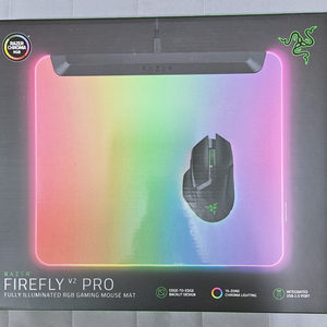 레이저 FireFly V2 Pro 마우스 패드 팝니다.