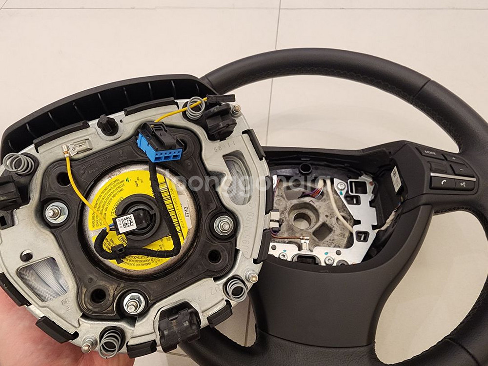 f10 520d 핸들 판매합니다--1