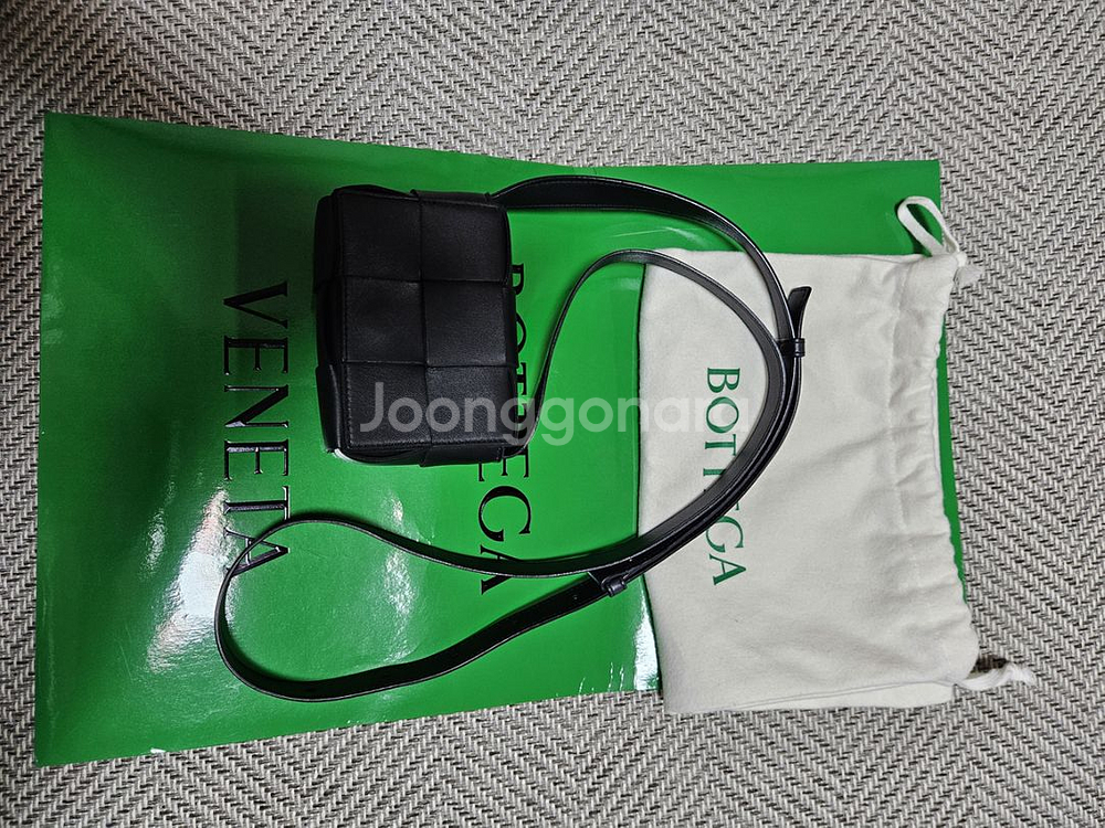 보테가베네타 미니백 블랙 무광 카세트백--0