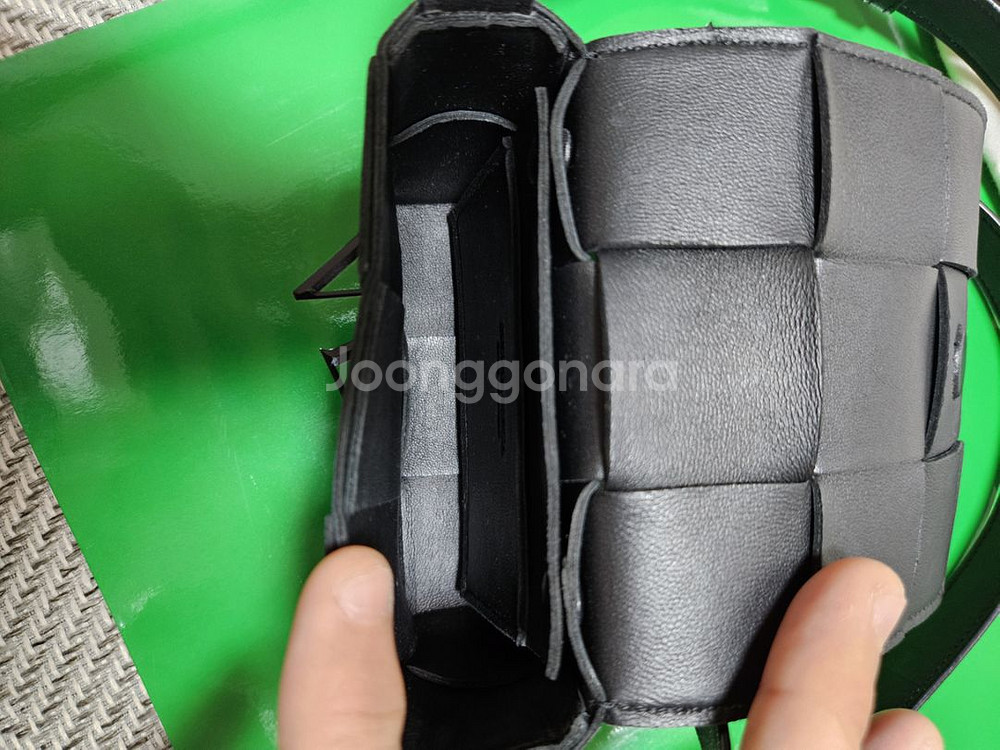 보테가베네타 미니백 블랙 무광 카세트백--2