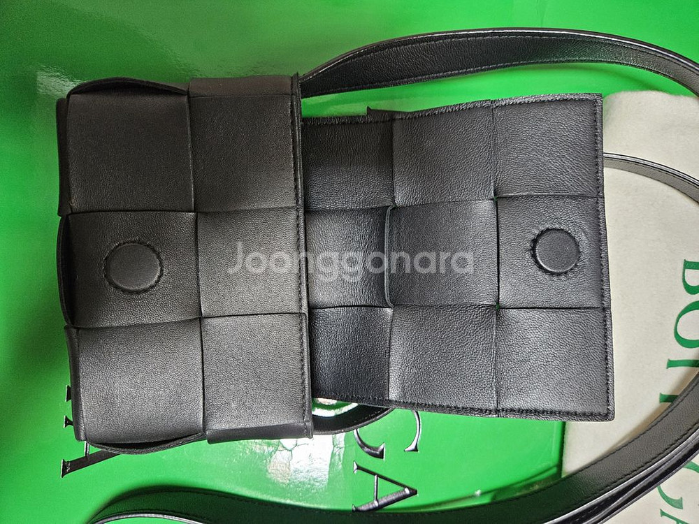 보테가베네타 미니백 블랙 무광 카세트백--1