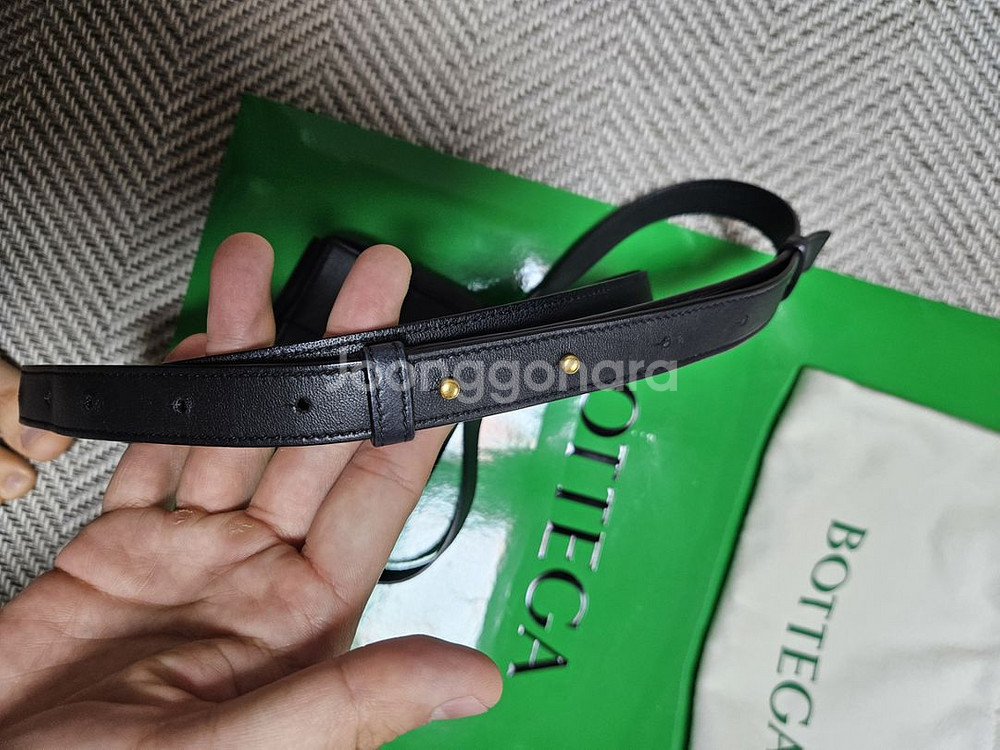 보테가베네타 미니백 블랙 무광 카세트백--3