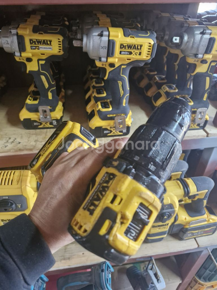 디월트충전함마드릴 DCD709최상급 A-31번--4