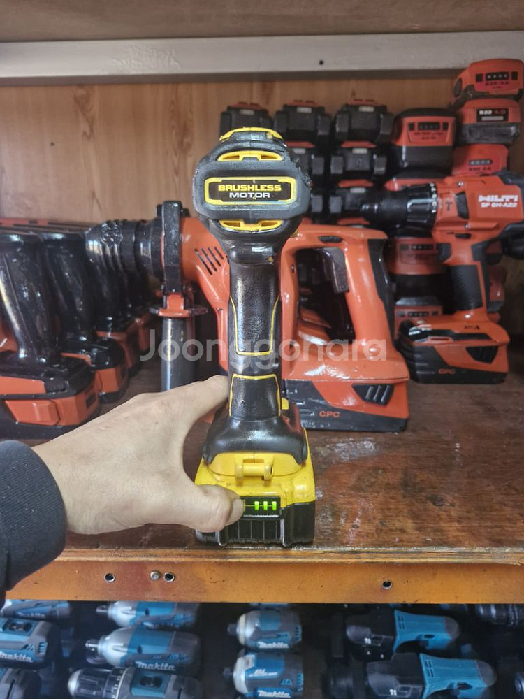 디월트충전함마드릴 DCD709최상급 A-31번--3