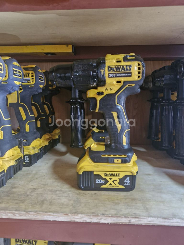 디월트충전함마드릴 DCD709최상급 A-31번--5