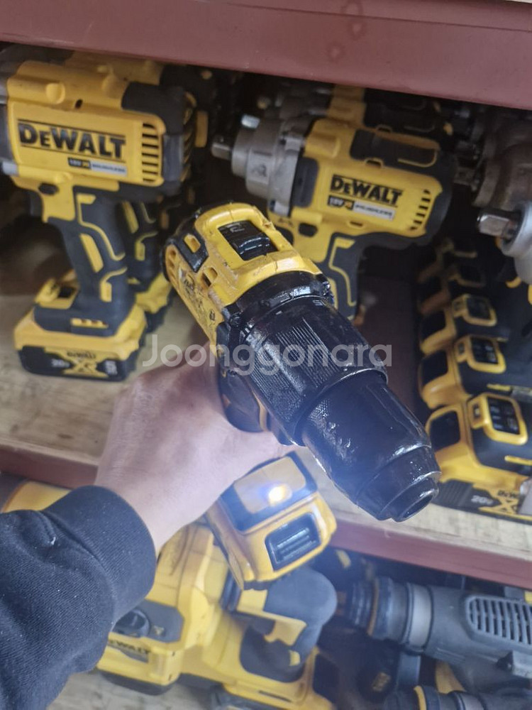 디월트충전함마드릴 DCD709최상급 A-31번--8