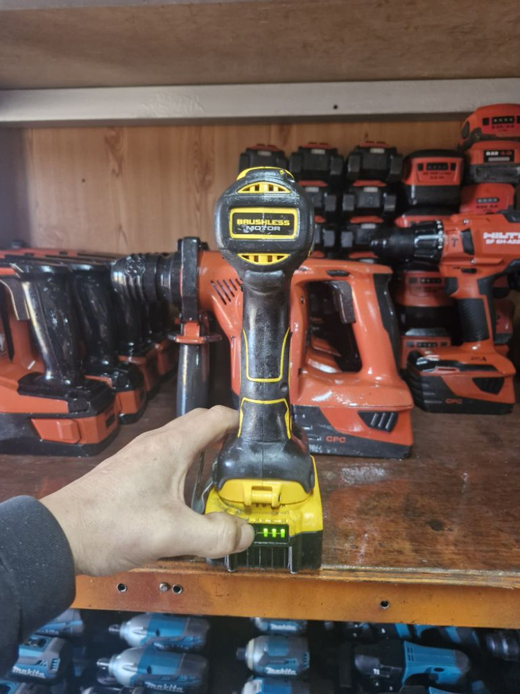 디월트충전함마드릴DCD796 배터리포함 A-1번 이미지