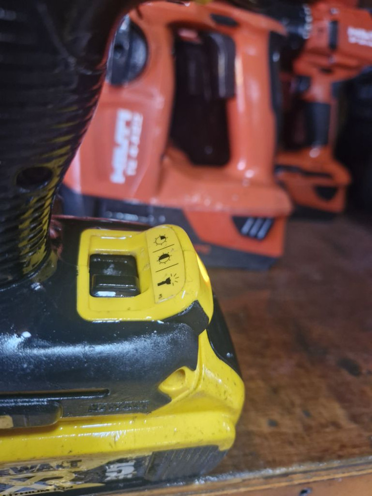 디월트충전함마드릴DCD796 배터리포함 A-1번 이미지