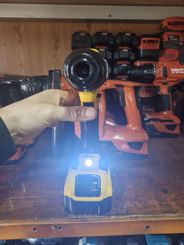 디월트충전함마드릴DCD796 배터리포함 A-1번 이미지