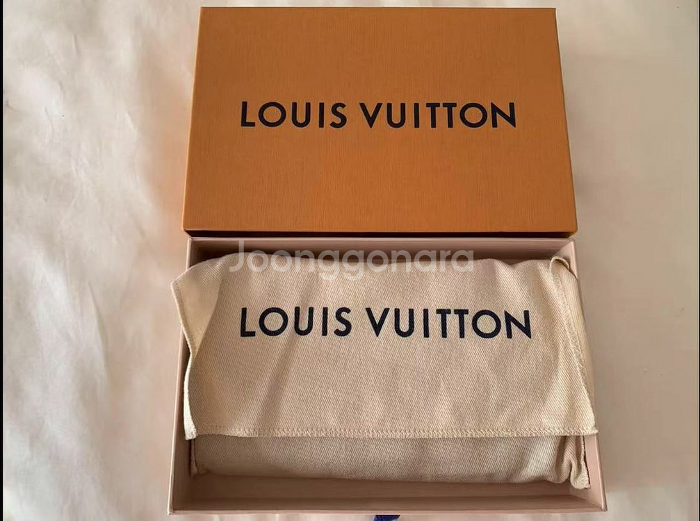 루이비통 지갑--1