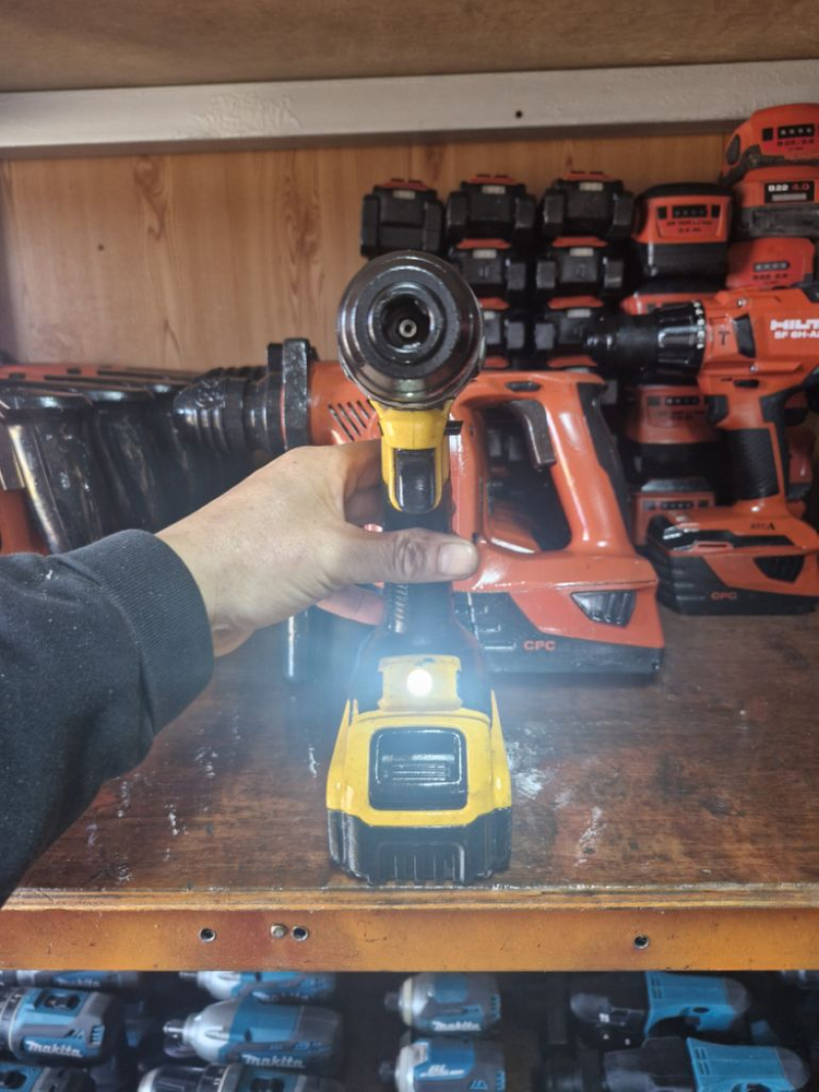 디월트충전함마드릴DCD796 배터리포함 A2-2번 이미지