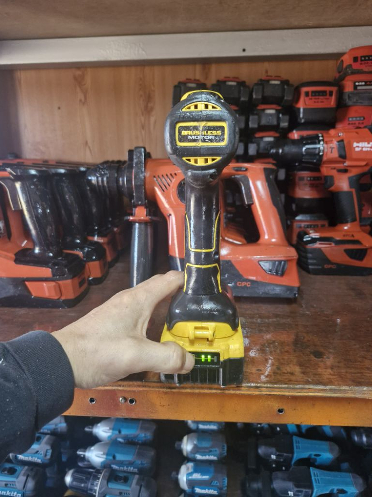 디월트충전함마드릴DCD796 배터리포함 A2-2번 이미지