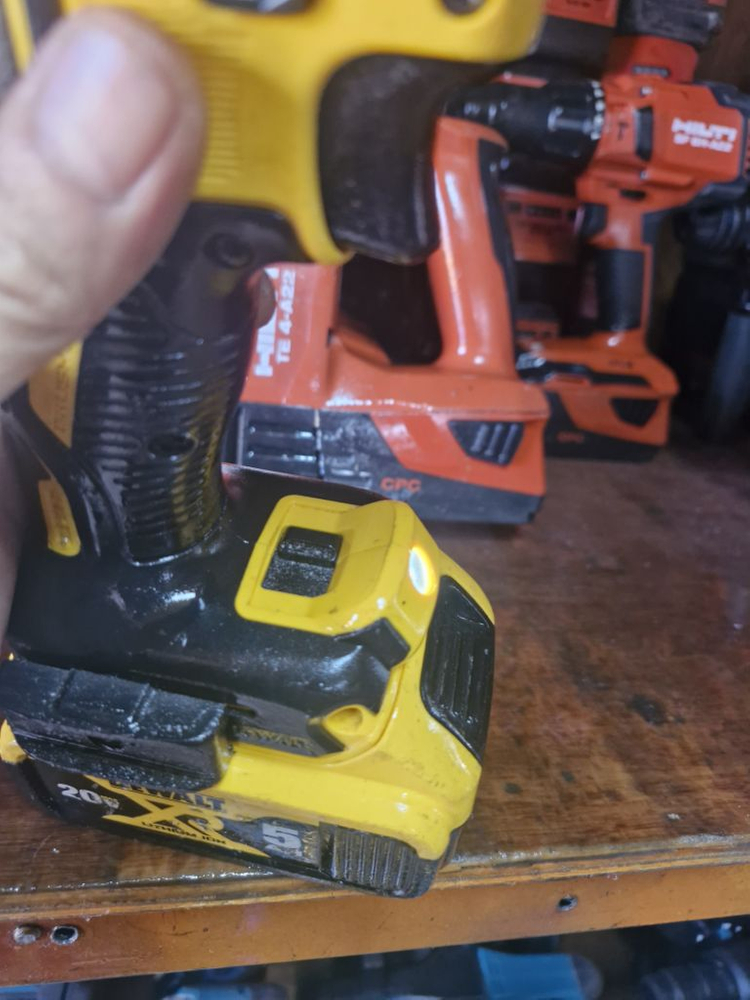 디월트충전함마드릴DCD796 배터리포함 A2-1번 이미지