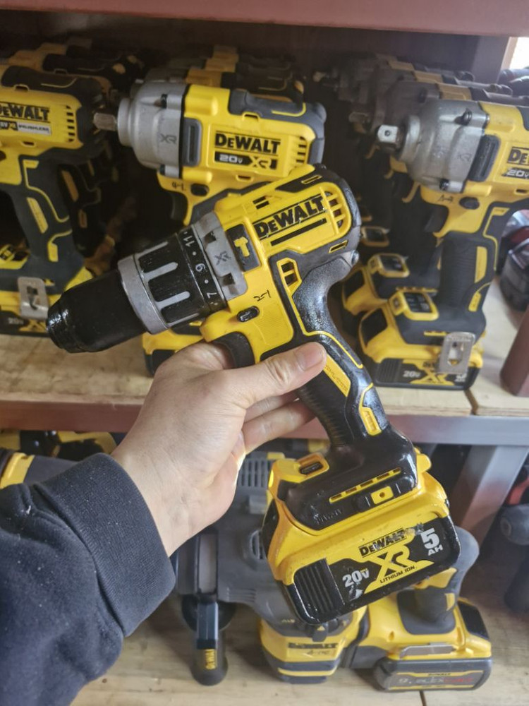 디월트충전함마드릴DCD796 배터리포함 A2-1번 이미지