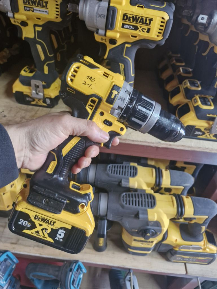 디월트충전함마드릴DCD796 배터리포함 A2-1번 이미지