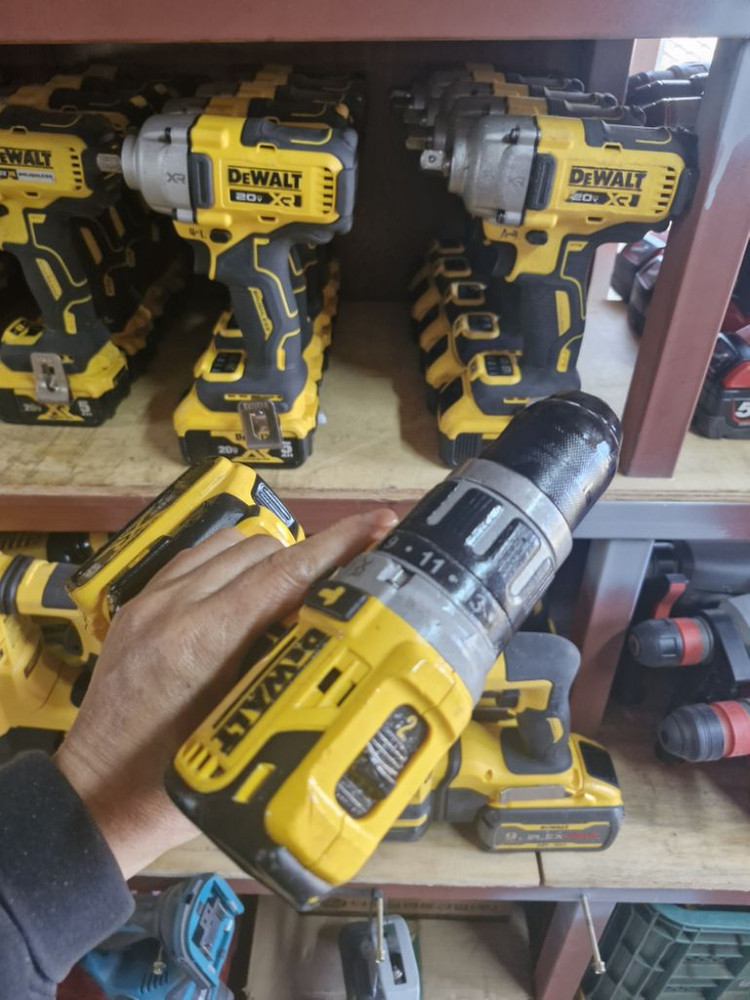 디월트충전함마드릴DCD796 배터리포함 A2-1번 이미지