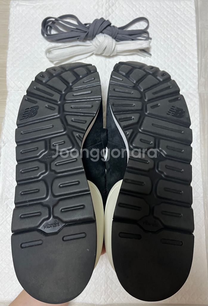 뉴발란스 990v1 블랙 275 (실착 17분)--2