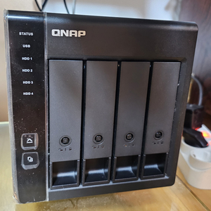 QNAP TR-004