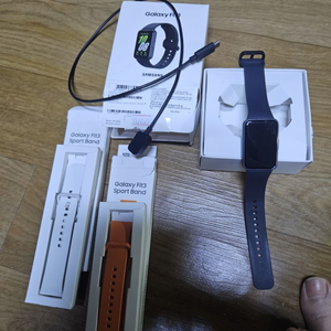 갤럭시핏3 + 정품 스트랩 2개 팝니다