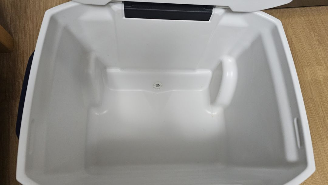 콜맨 아이스박스 익스트림5 50쿼터 판매합니다.--3