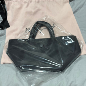 봉긋 가방 소프트토트 프라다 챠콜 B급 새상품 팝니다