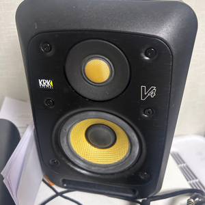 KRK V4S4 2통 상태좋음