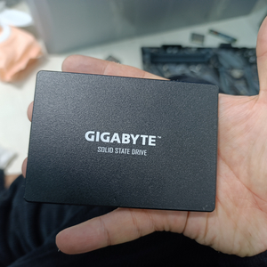 기가바이트 120g ssd