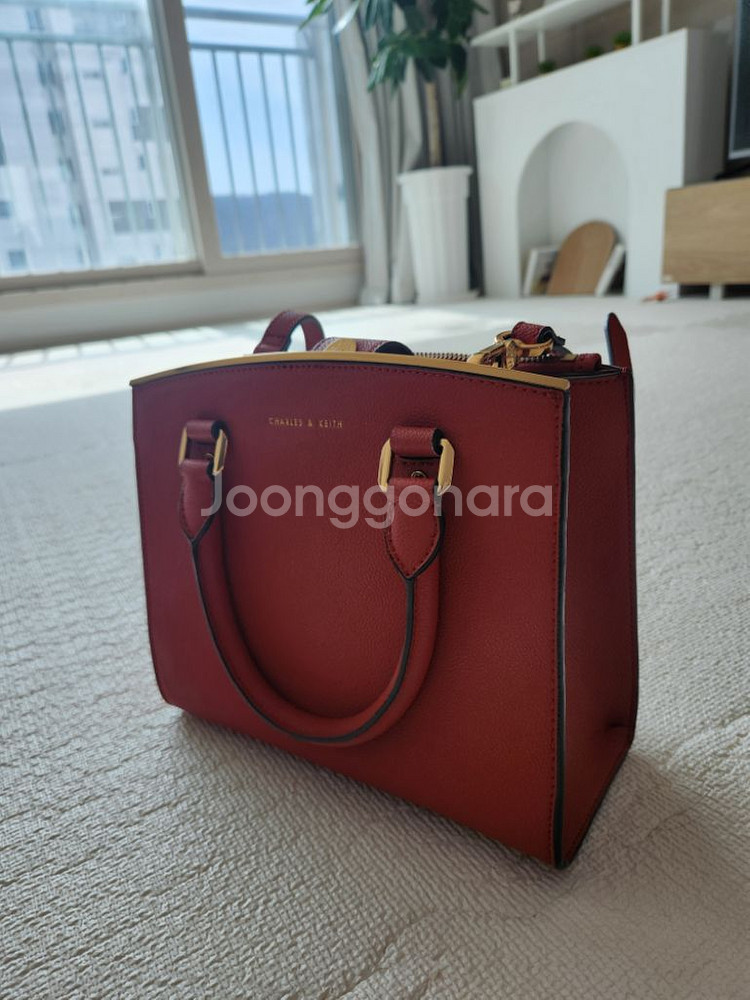 charles&keith 찰스앤키스 여성 토트 겸 크로--1