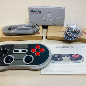 8Bitdo NES30 Pro 컨트롤러 세트 팝니다.