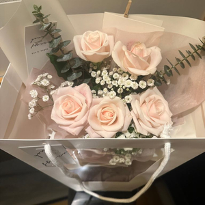파스텔톤 핑크장미 5송이 꽃다발 팝니다.